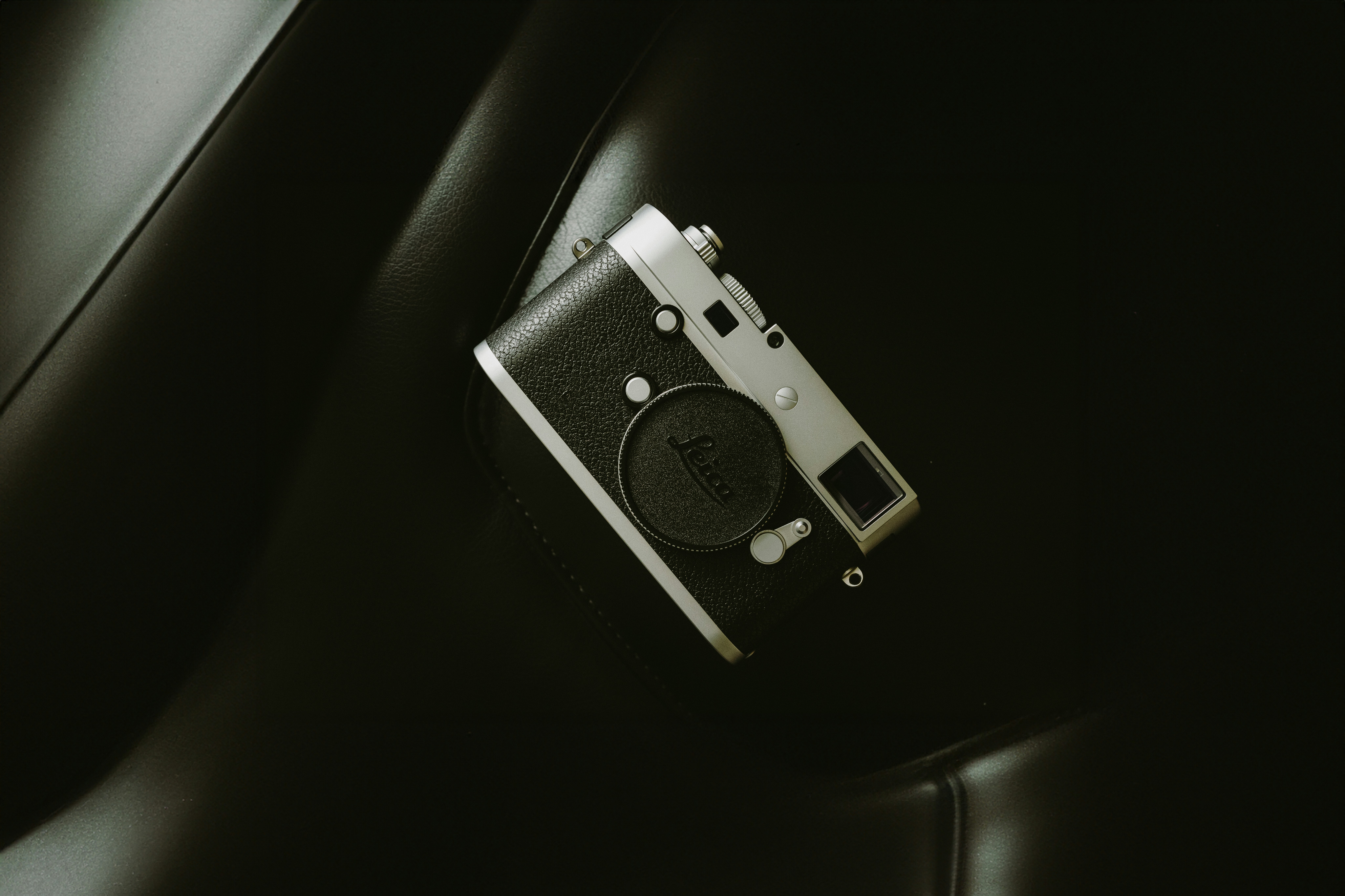 A black and white photo of a camera